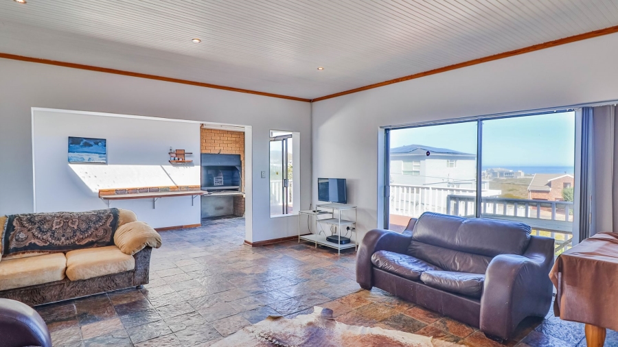 4 Bedroom Property for Sale in Pearl Bay Western Cape